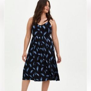 💙TORRID NEW WITH TAGS MIDI BUTTON FRONT SKATER DRESS WITH FEATHER PRINT💙
